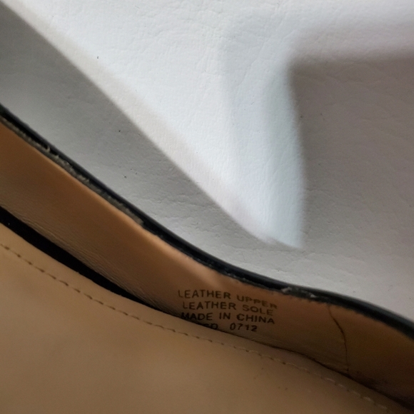 Joan & David Black Patent Leather Heels Bow Detail Flower Petal Cut Outs Size 7 - Picture 8 of 15